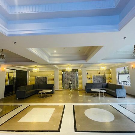 Wells Inn Hotel Varanasi Esterno foto