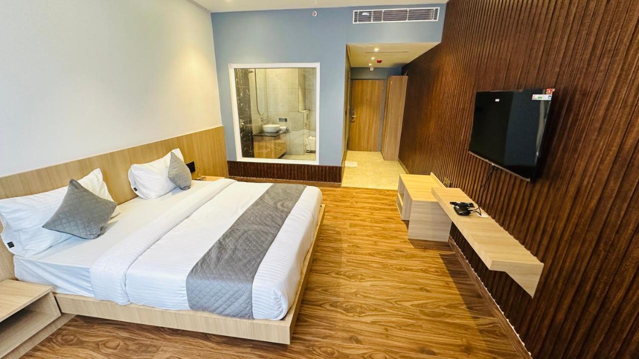 Wells Inn Hotel Varanasi Esterno foto
