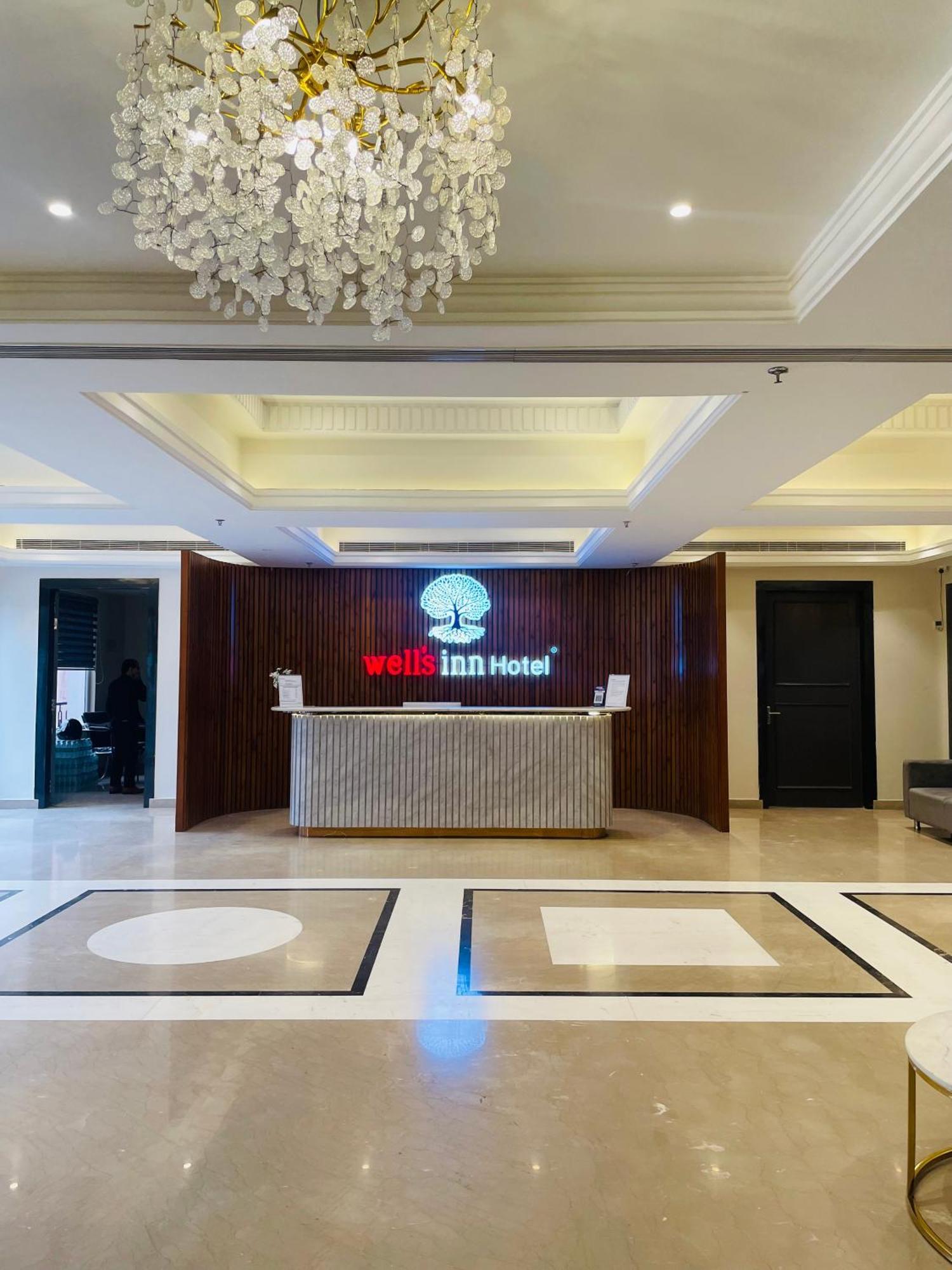 Wells Inn Hotel Varanasi Esterno foto