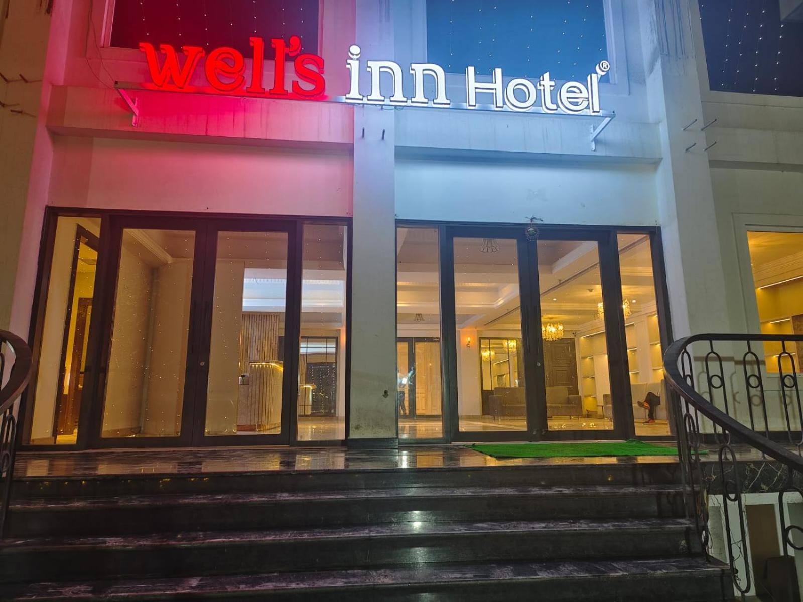Wells Inn Hotel Varanasi Esterno foto