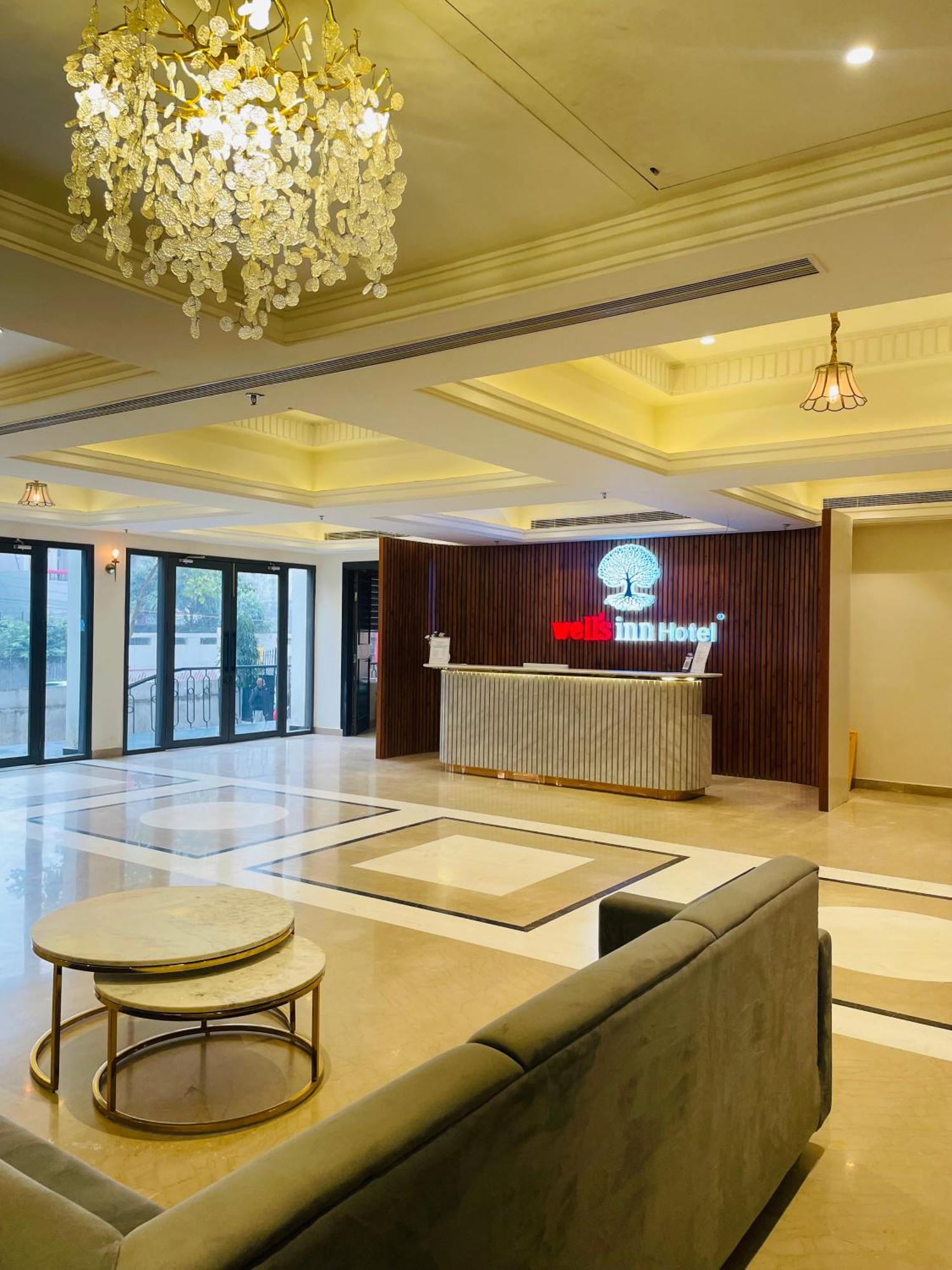 Wells Inn Hotel Varanasi Esterno foto